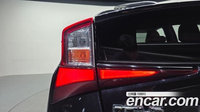 Toyota Prius 2021 — Photo 28/31