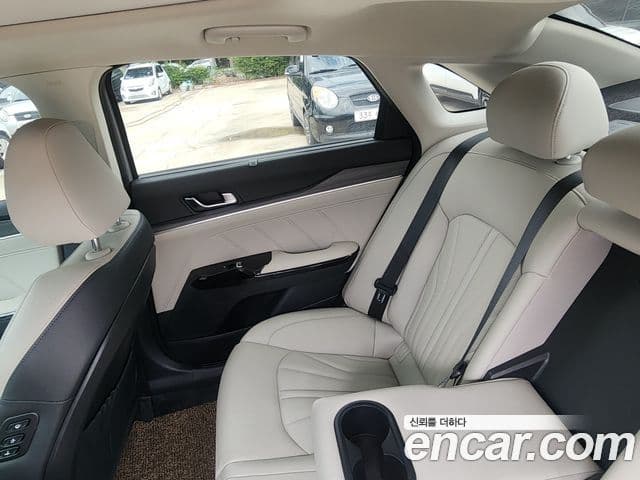 Kia K5 2023 — Şəkil 8/20