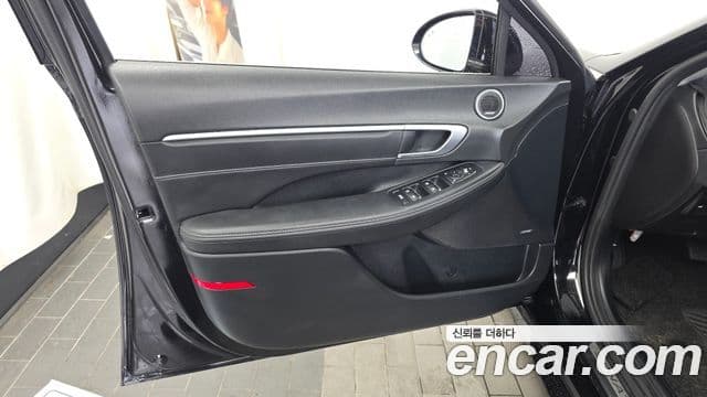 Hyundai Sonata Hybrid 2021 — Photo 12/32