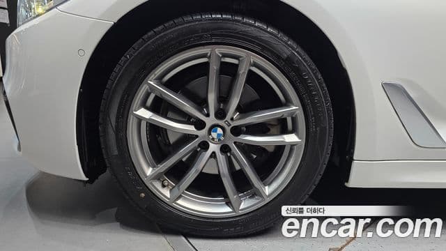 BMW 5 Series 2018 — Фото 5/20
