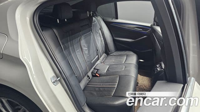 BMW 5 Series 2018 — Фото 11/20