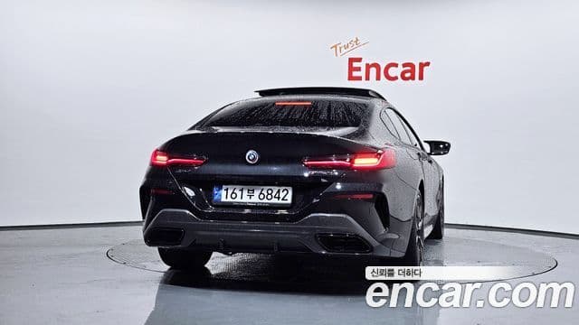 BMW 8 Series 2023 — Photo 34/38