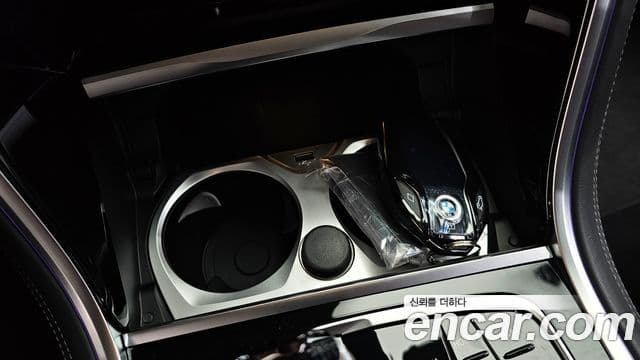 BMW 8 Series 2023 — Photo 4/38
