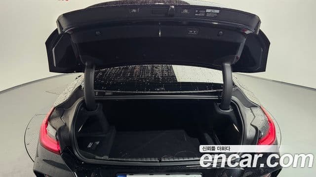 BMW 8 Series 2023 — Photo 17/38