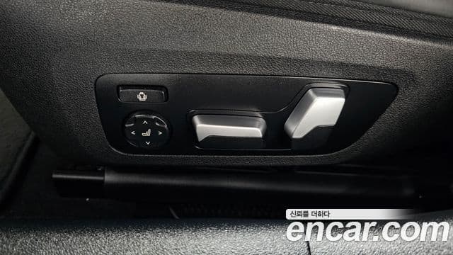BMW 8 Series 2023 — Photo 26/38