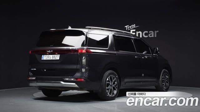 Kia Carnival 2023 — ფოტო 2/20