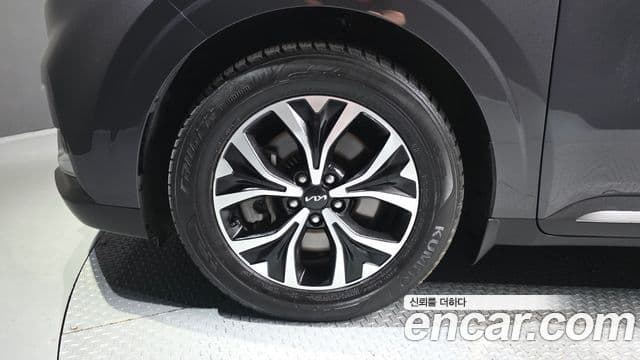 Kia Carnival 2023 — ფოტო 5/20