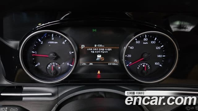 Kia Carnival 2023 — ფოტო 8/20