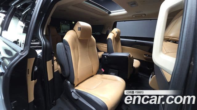 Kia Carnival 2023 — ფოტო 12/20