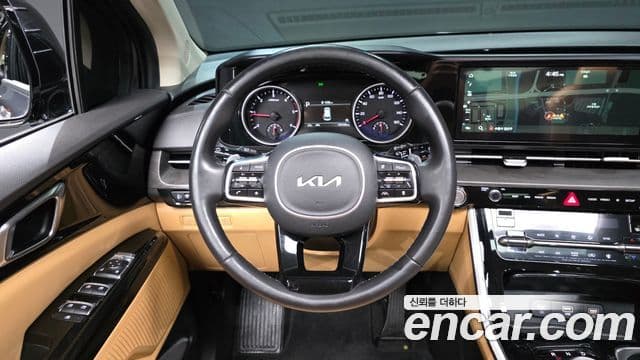 Kia Carnival 2023 — ფოტო 13/20