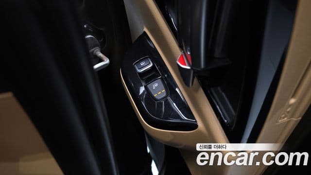 Kia Carnival 2023 — ფოტო 18/20