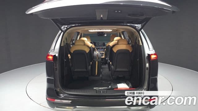 Kia Carnival 2023 — ფოტო 20/20