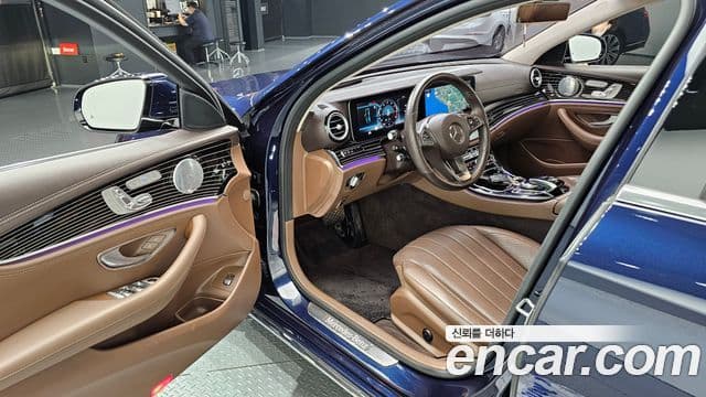 Mercedes-Benz E-Class 2018 — фото 10 из 20