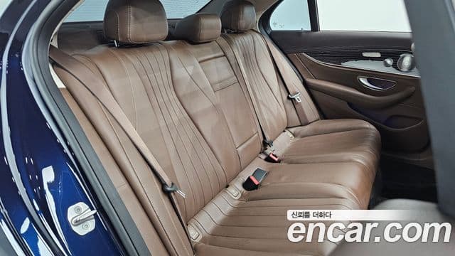 Mercedes-Benz E-Class 2018 — Şəkil 11/20