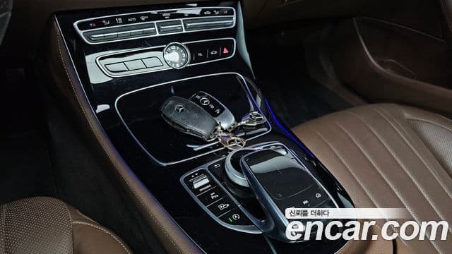 Mercedes-Benz E-Class 2018 — Şəkil 18/20