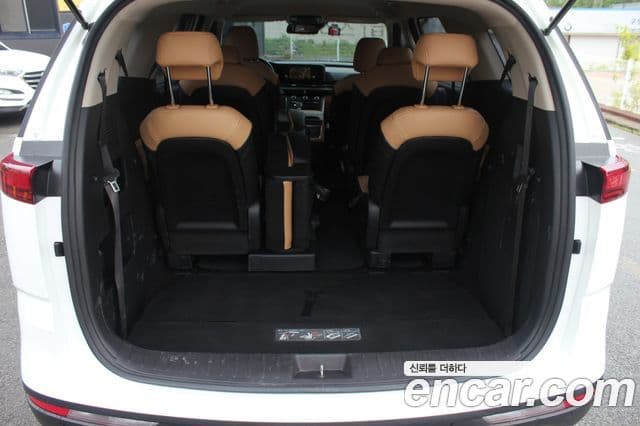 Kia Carnival 2023 — ფოტო 5/20