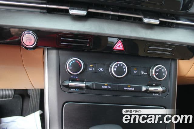Kia Carnival 2023 — ფოტო 19/20