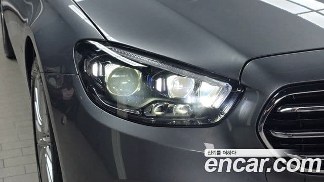 Mercedes-Benz E-Class 2022 — Photo 2/32