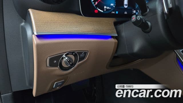 Mercedes-Benz E-Class 2022 — Photo 32/32