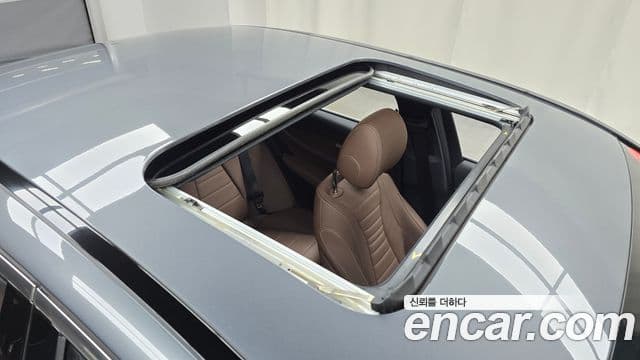 Mercedes-Benz E-Class 2022 — Photo 3/32