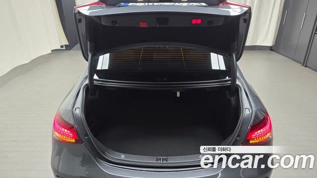 Mercedes-Benz E-Class 2022 — Photo 23/32