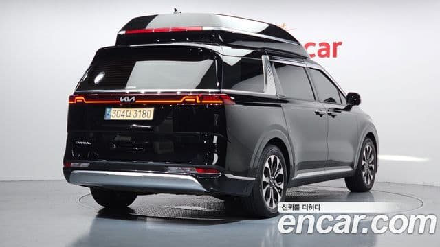 Kia Carnival 2023 — Фото 1/20