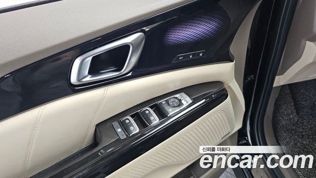 Kia Carnival 2023 — Фото 19/20