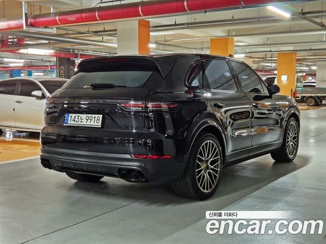 Porsche Cayenne 2022 — Photo 12/20