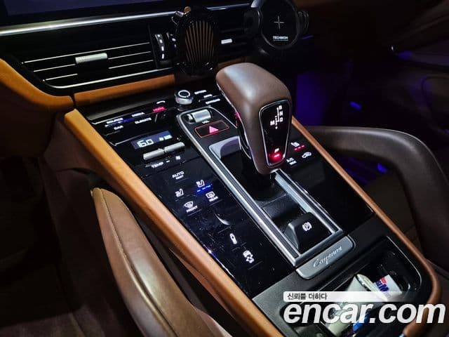 Porsche Cayenne 2022 — Photo 2/20