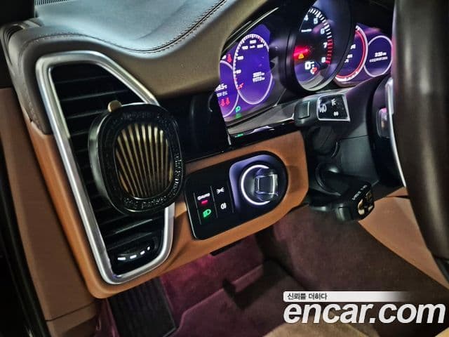Porsche Cayenne 2022 — Photo 16/20