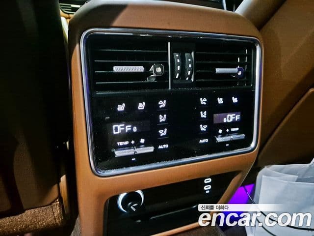 Porsche Cayenne 2022 — Photo 8/20