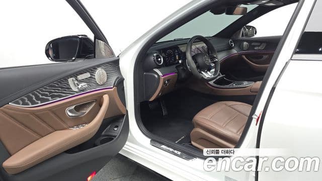 Mercedes-Benz E-Class 2023 — ფოტო 10/20