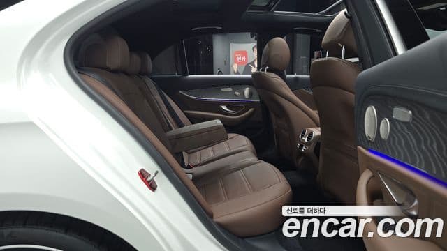 Mercedes-Benz E-Class 2023 — ფოტო 12/20