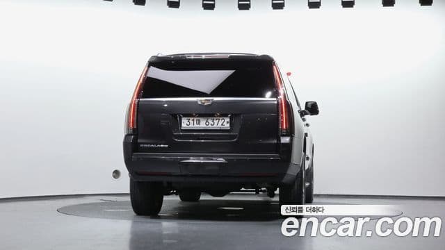 Cadillac Escalade 2018 — ფოტო 4/20