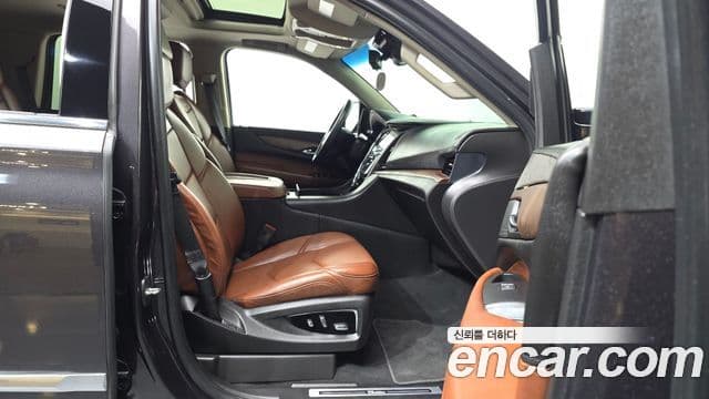 Cadillac Escalade 2018 — фото 11 из 20