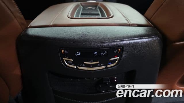 Cadillac Escalade 2018 — фото 18 из 20