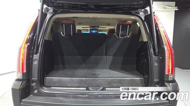 Cadillac Escalade 2018 — фото 20 из 20