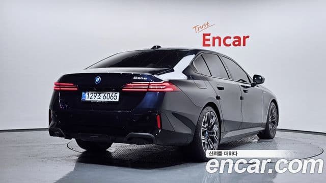 BMW 5 Series 2025 — Photo 13/20