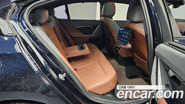 BMW 5 Series 2025 — Photo 8/20