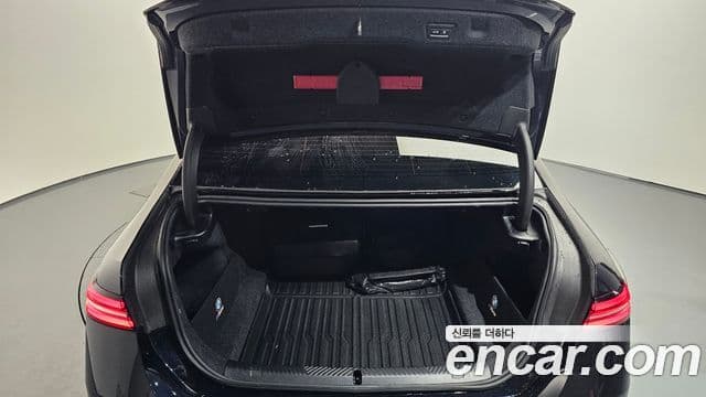 BMW 5 Series 2025 — Photo 17/20