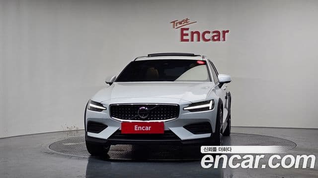 Volvo V60 Cross Country 2024 — Photo 34/36