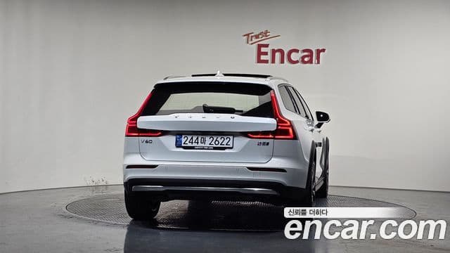 Volvo V60 Cross Country 2024 — Photo 26/36