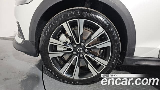 Volvo V60 Cross Country 2024 — Photo 5/36
