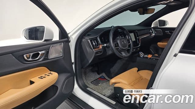 Volvo V60 Cross Country 2024 — Photo 6/36