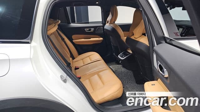 Volvo V60 Cross Country 2024 — Photo 16/36