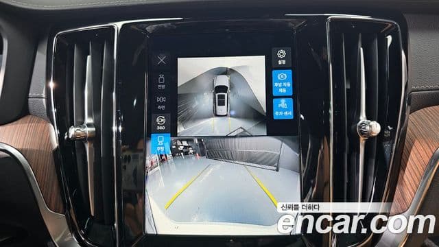 Volvo V60 Cross Country 2024 — Photo 21/36