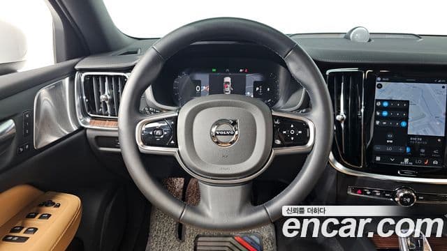 Volvo V60 Cross Country 2024 — Photo 25/36