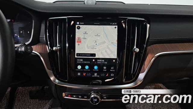 Volvo V60 Cross Country 2024 — Photo 23/36
