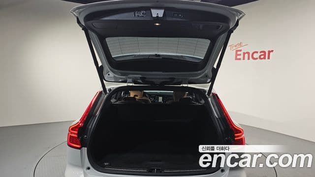 Volvo V60 Cross Country 2024 — Photo 18/36
