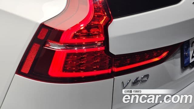 Volvo V60 Cross Country 2024 — Photo 28/36